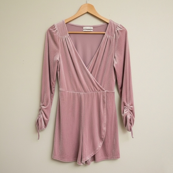​URBAN OUTFITTERS Velvet Wrap Romper/Skort - Dusty Pink - Size Small - Picture 4 of 7